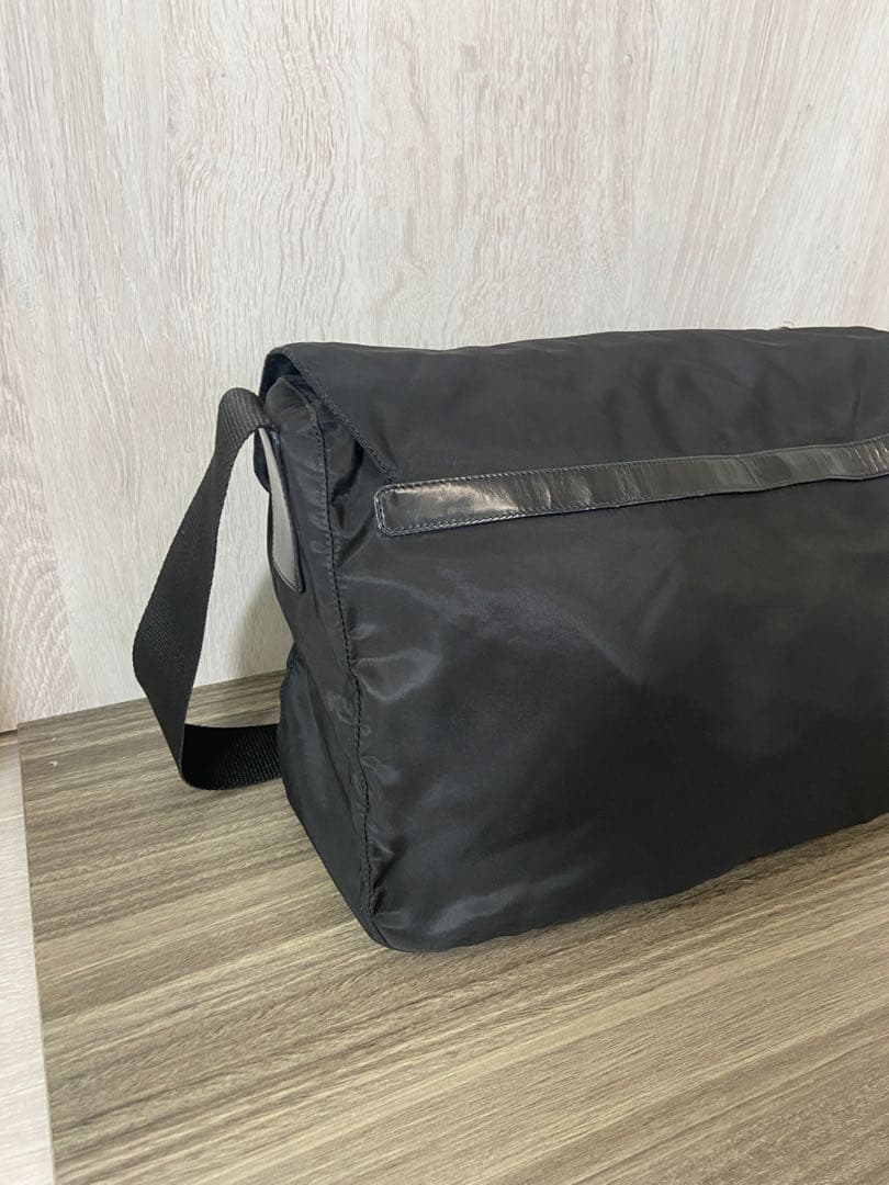 PRADA メッセンジャーバッグ　三角ロゴプレート　ナイロン　レザー　黒　大容量