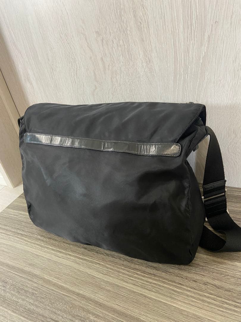 PRADA メッセンジャーバッグ　三角ロゴプレート　ナイロン　レザー　黒　大容量