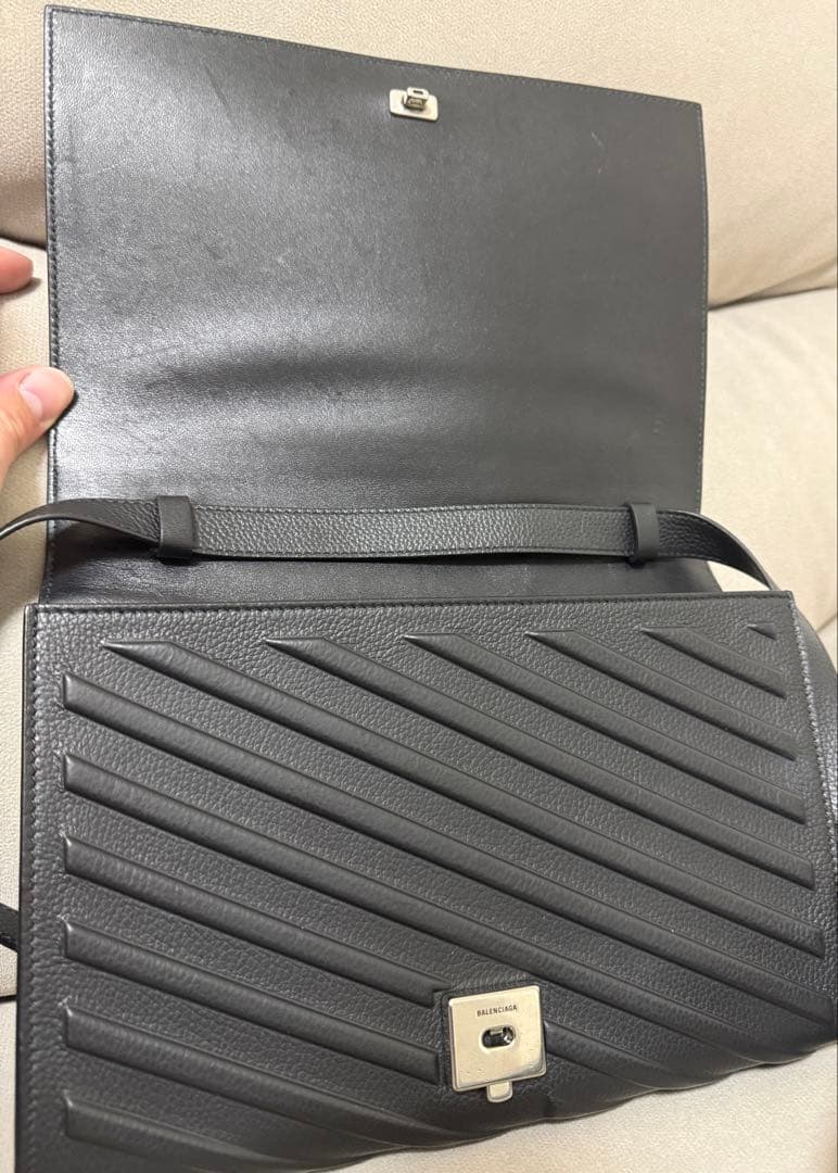 BALENCIAGA ブラック レザー ショルダーバッグ