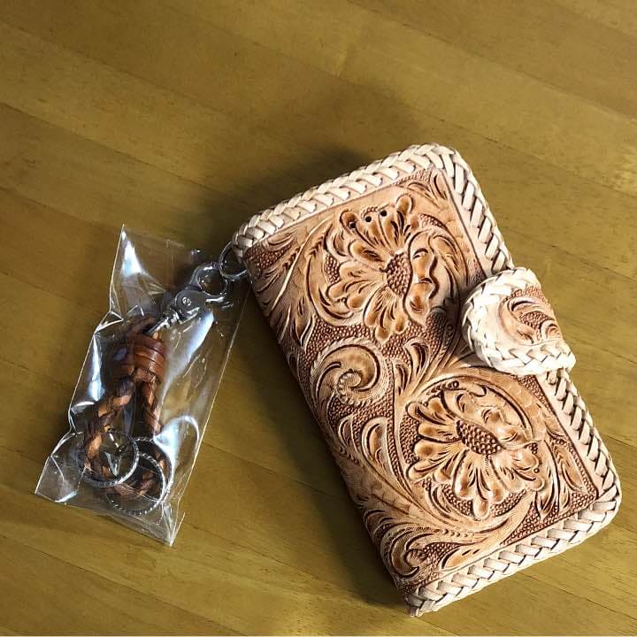 本革手帳型携帯カバー