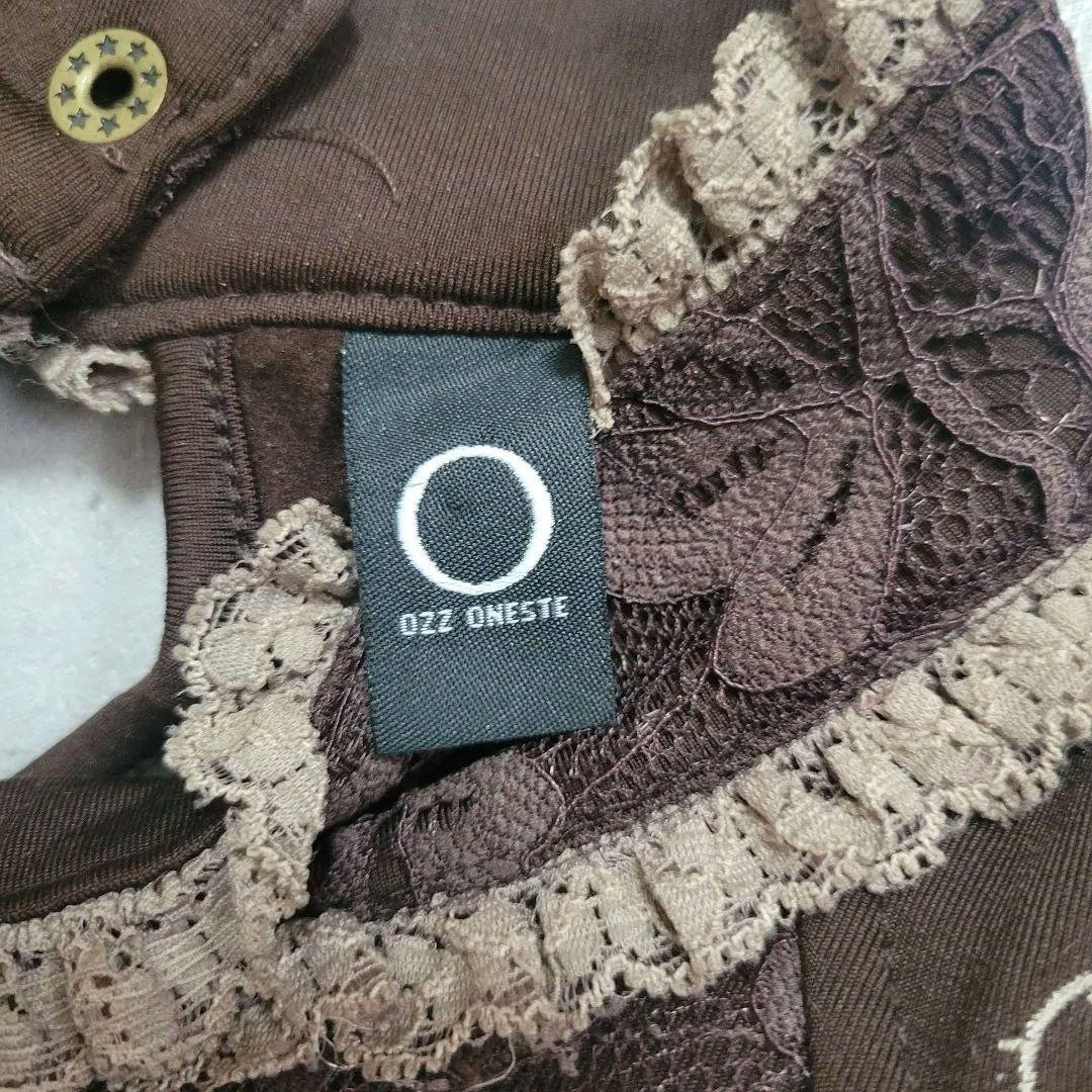 美品 オッズオネスト 天使柄 肩出しレースアップワンピース 茶