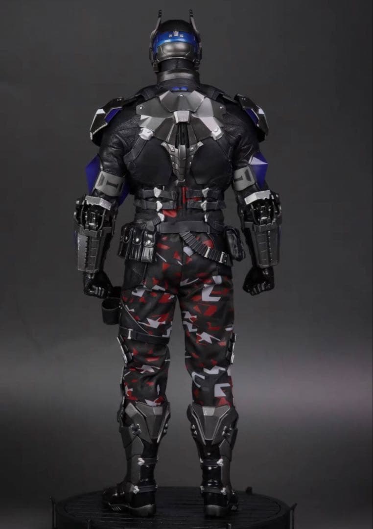 ホットトイズ「バットマン：アーカム・ナイト」1/6