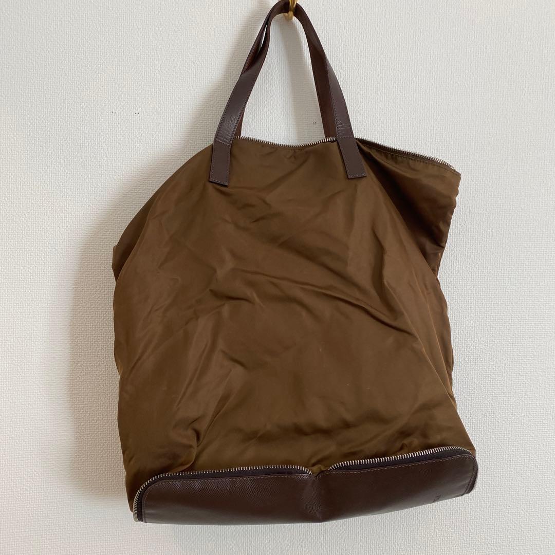 プラダ　ナイロンバッグ　たためるバッグ