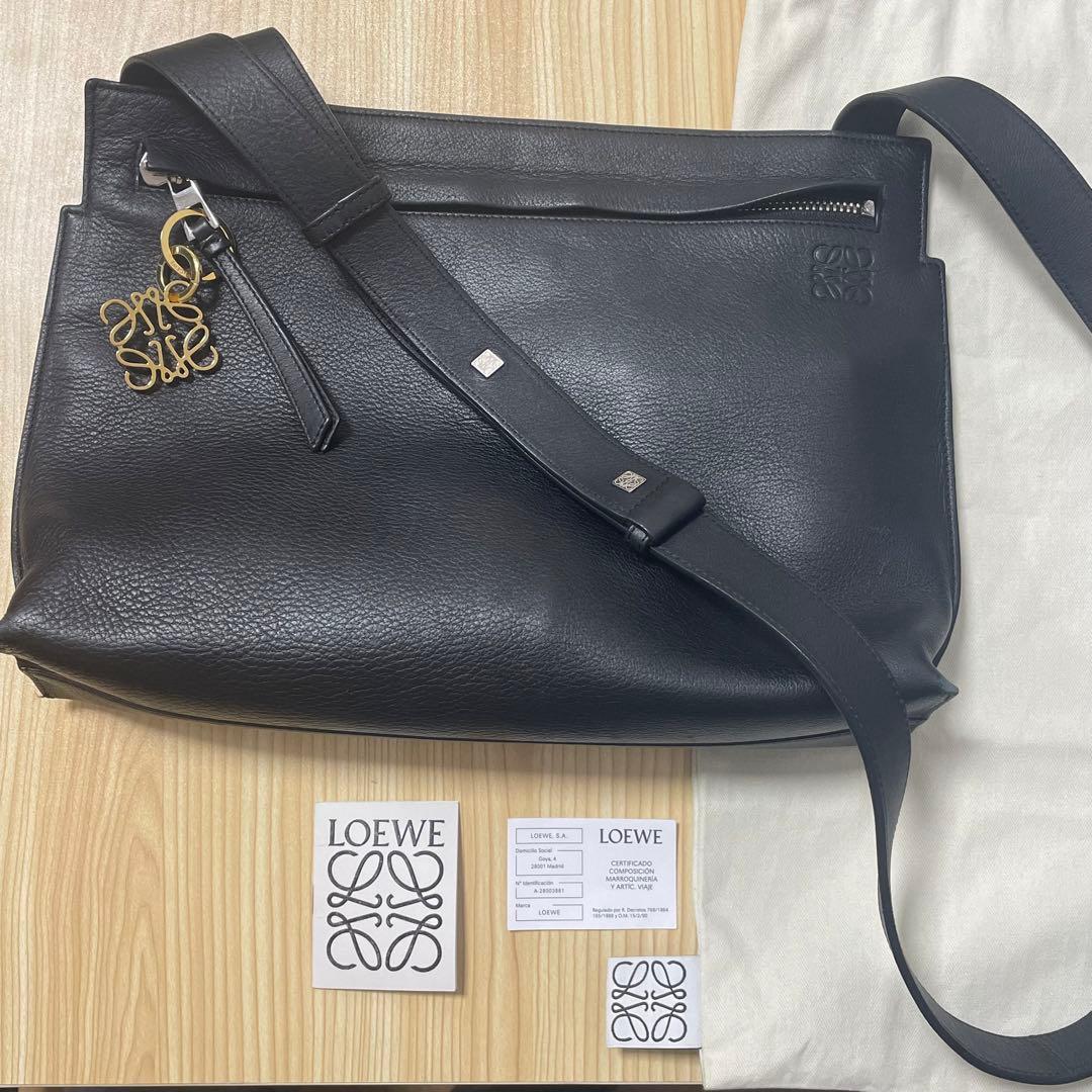 j*可様 古*け様 【定価20万相当】LOEWE ロエベ メッセンジャーバッグ