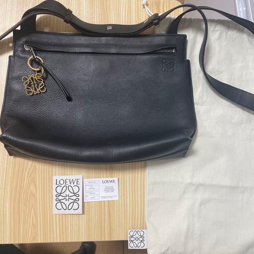 j*可様 古*け様 【定価20万相当】LOEWE ロエベ メッセンジャーバッグ