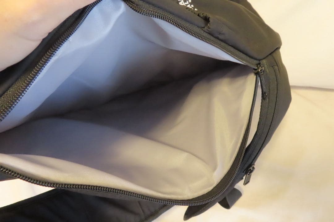 ユニバーサルオーバーオール　ボディバッグ　ワンショルダーバッグ　ブラック