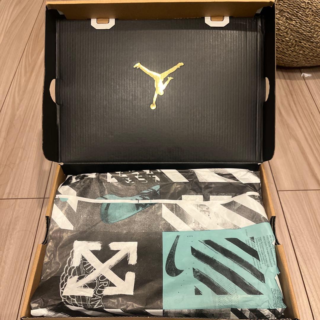 Off-White × Nike Air Jordan 1 \"Chicago\"