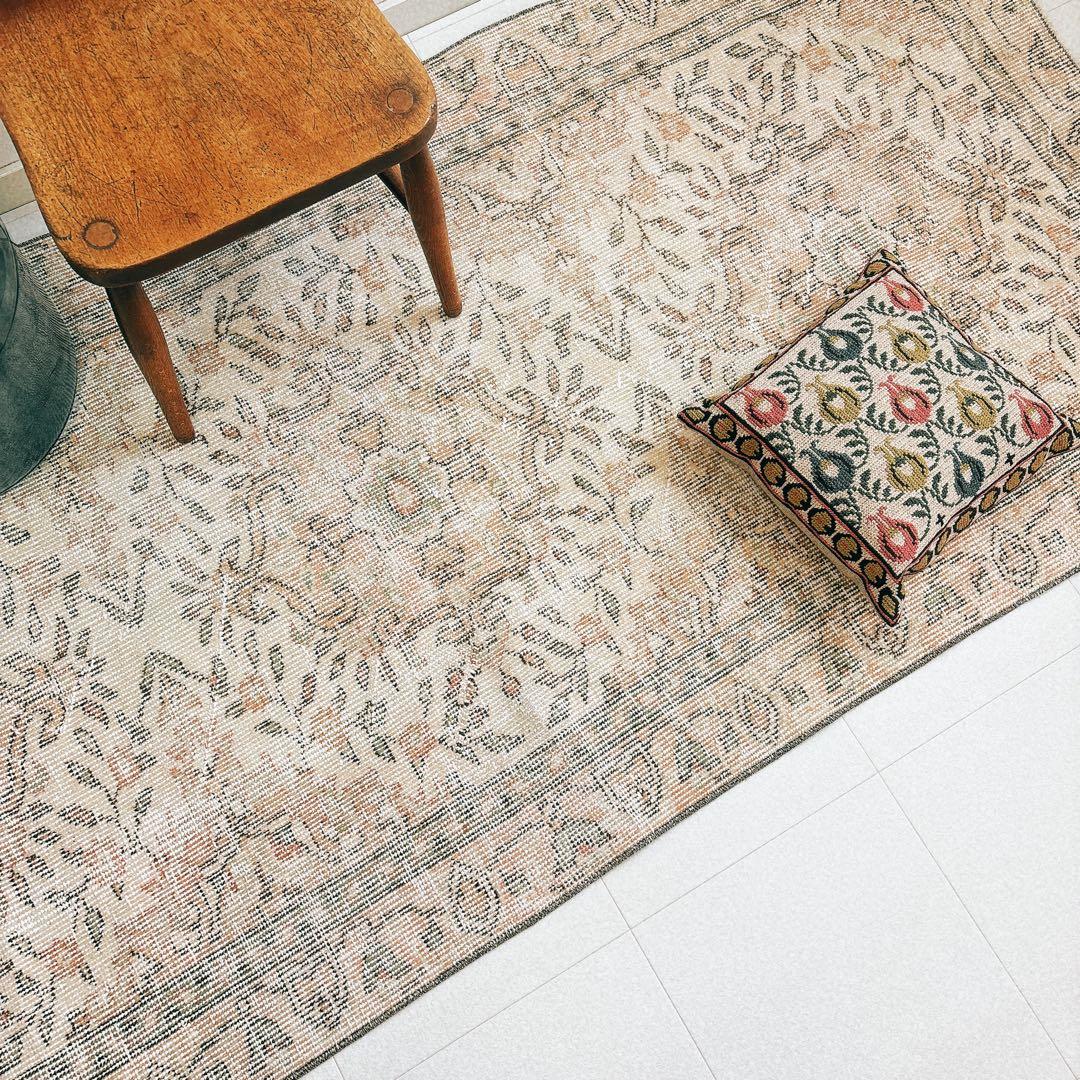 トルコ　ヴィンテージラグ　ベージュ　フローラル