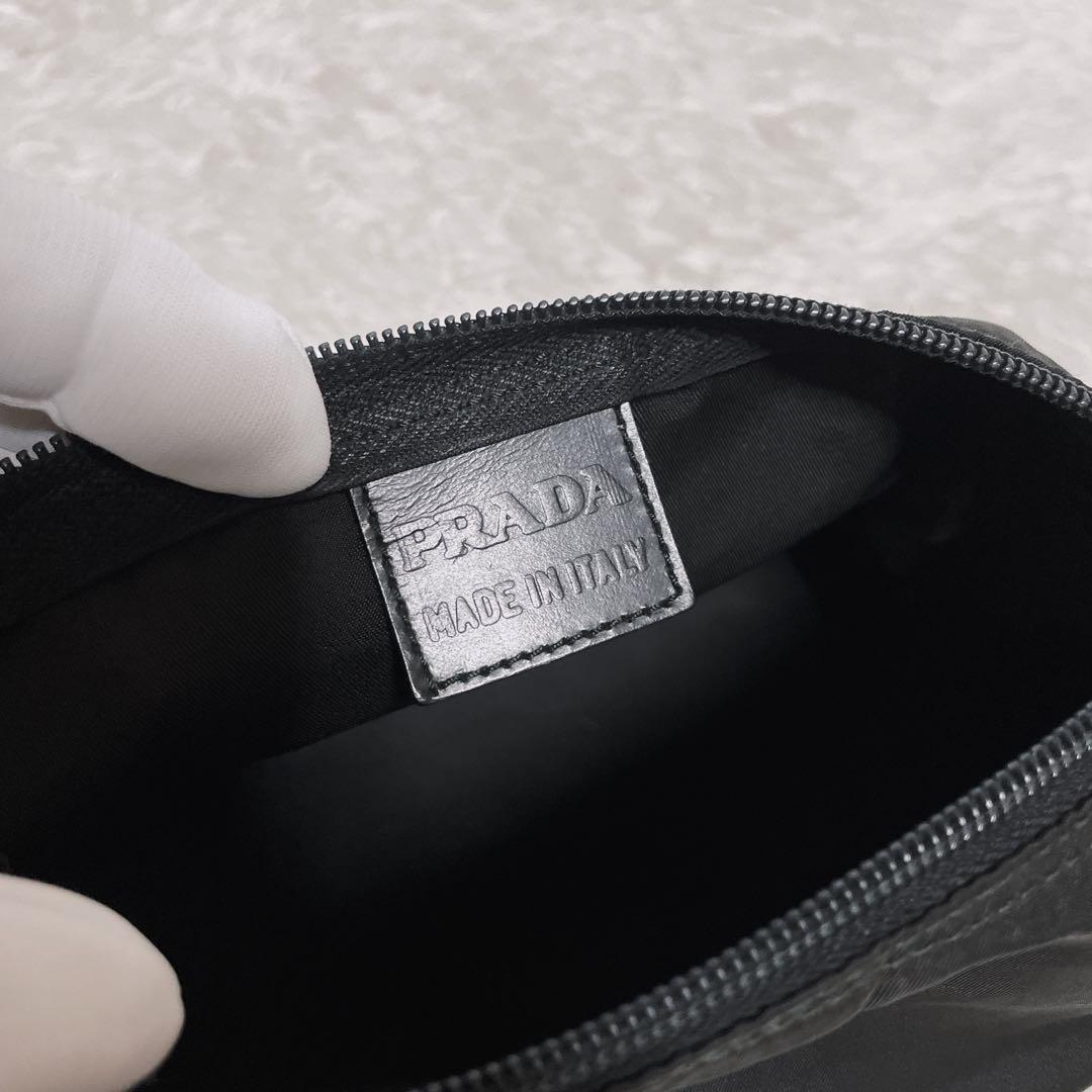 プラダ☆メイクポーチ 小物入れ マルチケース 化粧品入れ 三角ロゴ ブラック