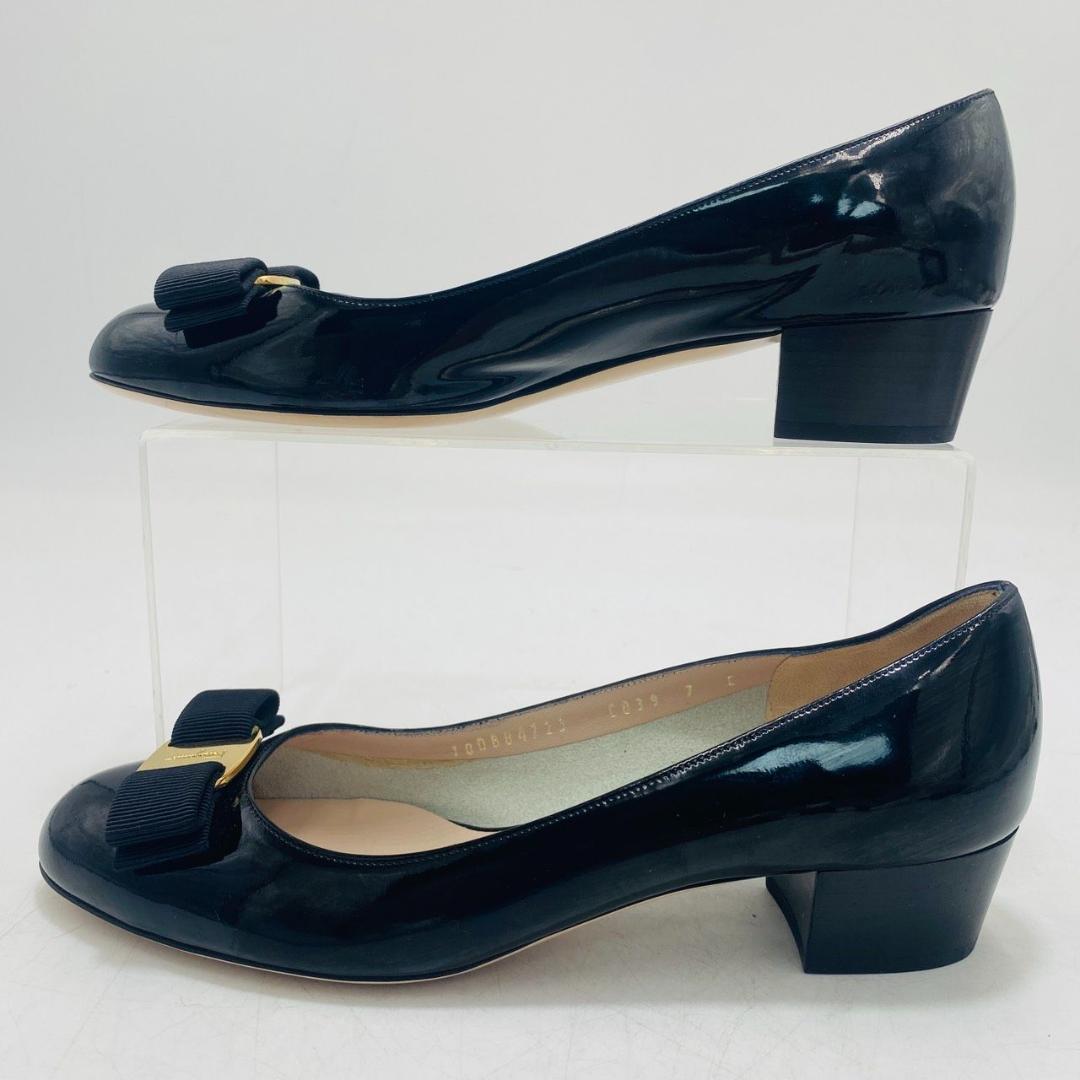 未使用級 サルヴァトーレフェラガモ　ヴァラリボンパンプス　エナメル　7　黒