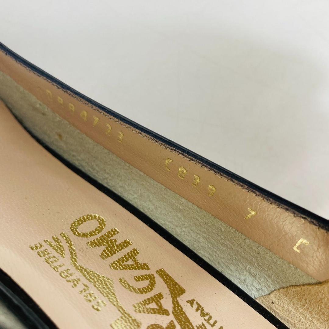 未使用級 サルヴァトーレフェラガモ　ヴァラリボンパンプス　エナメル　7　黒