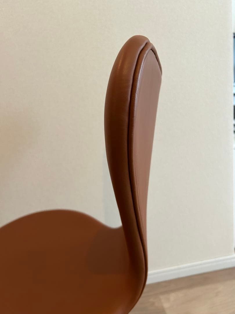 セブンチェア　オフィスチェア　フルパディング　エッセンシャルレザー　ウォルナット