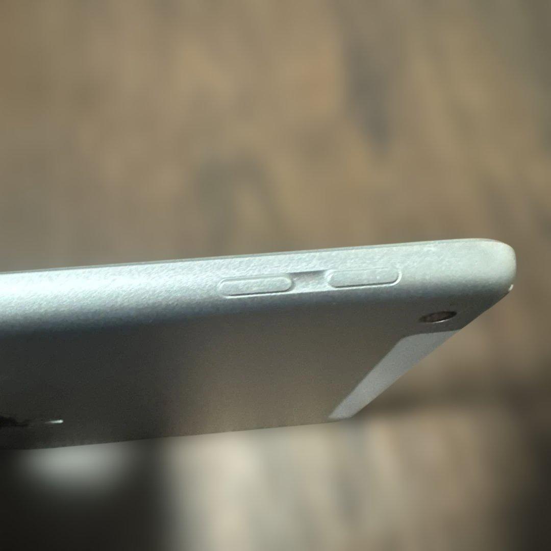 iPad 第5世代　Wi-fi+Cellularモデル