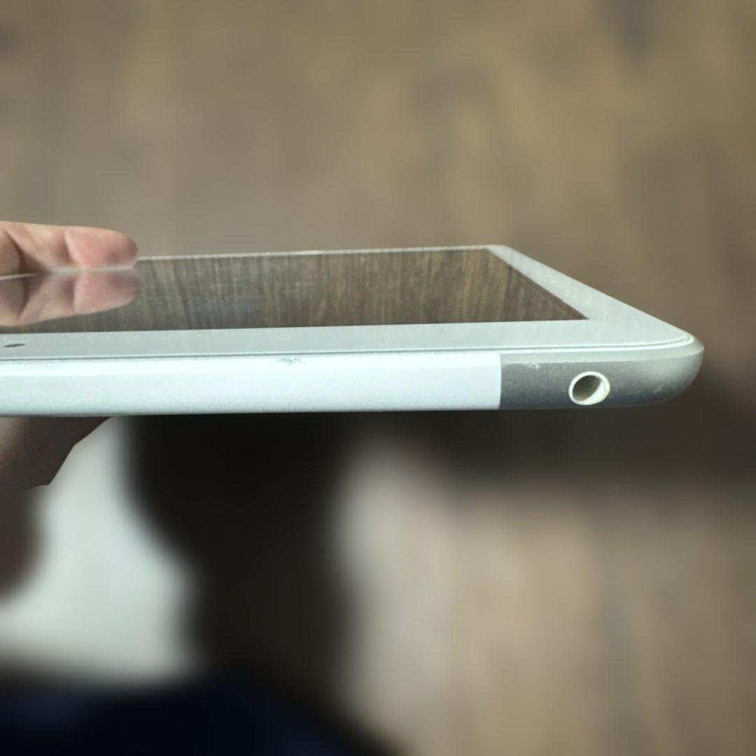 iPad 第5世代　Wi-fi+Cellularモデル