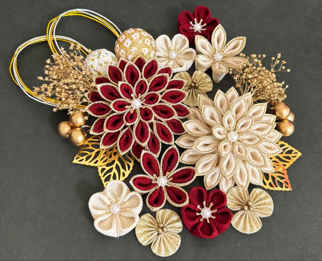つまみ細工　髪飾り　濃いエンジ　アイボリー　ゴールド