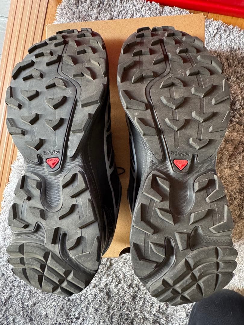 SALOMON GORE-TEX ブラック トレイルスニーカー