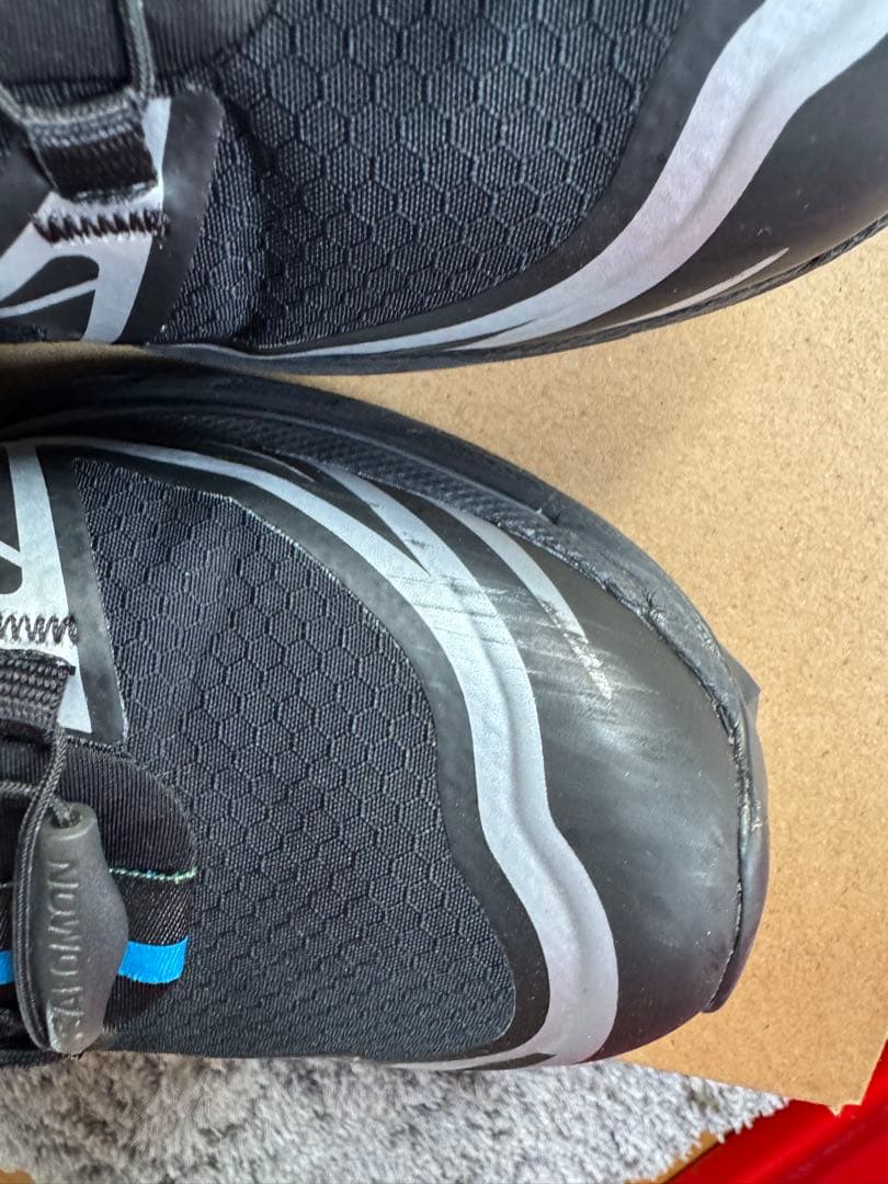 SALOMON GORE-TEX ブラック トレイルスニーカー