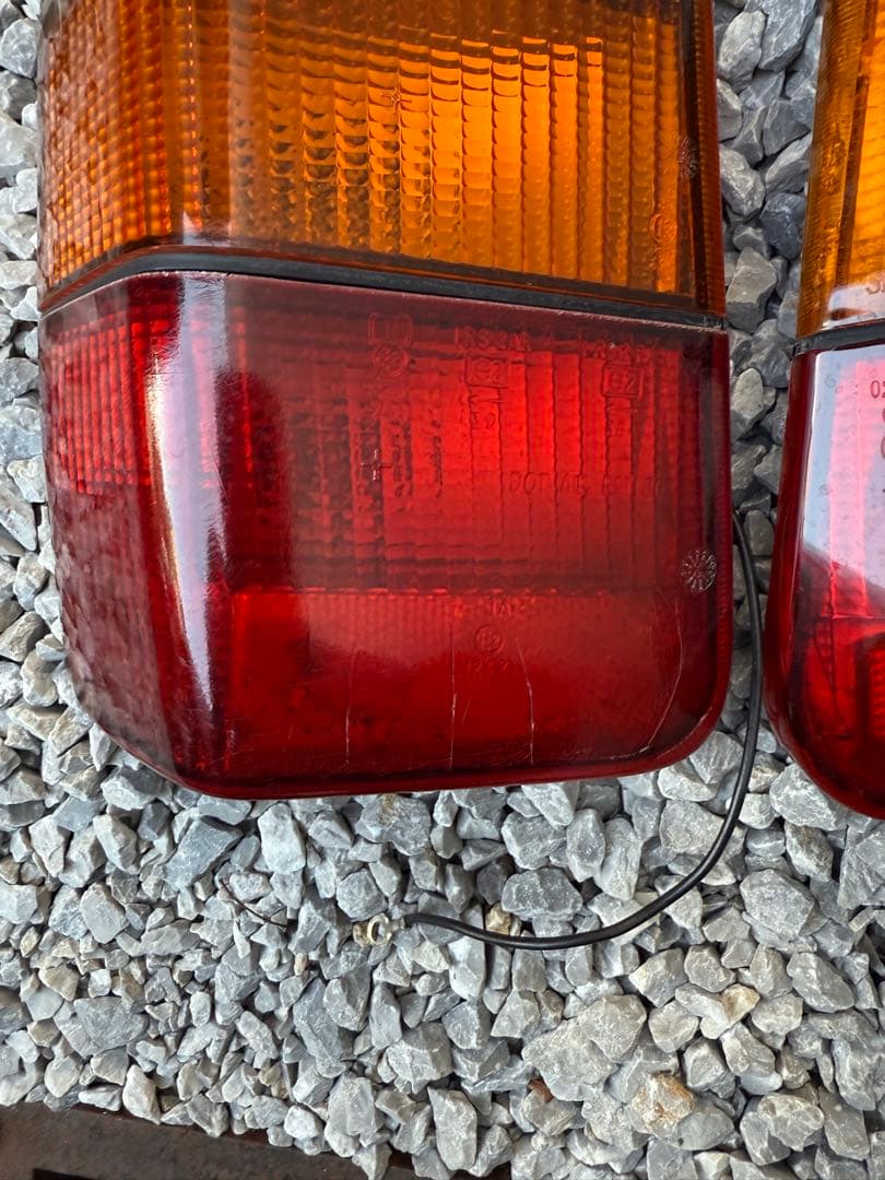 s*7様 ボルボ240ワゴン用テールランプ　左側　純正フランス製