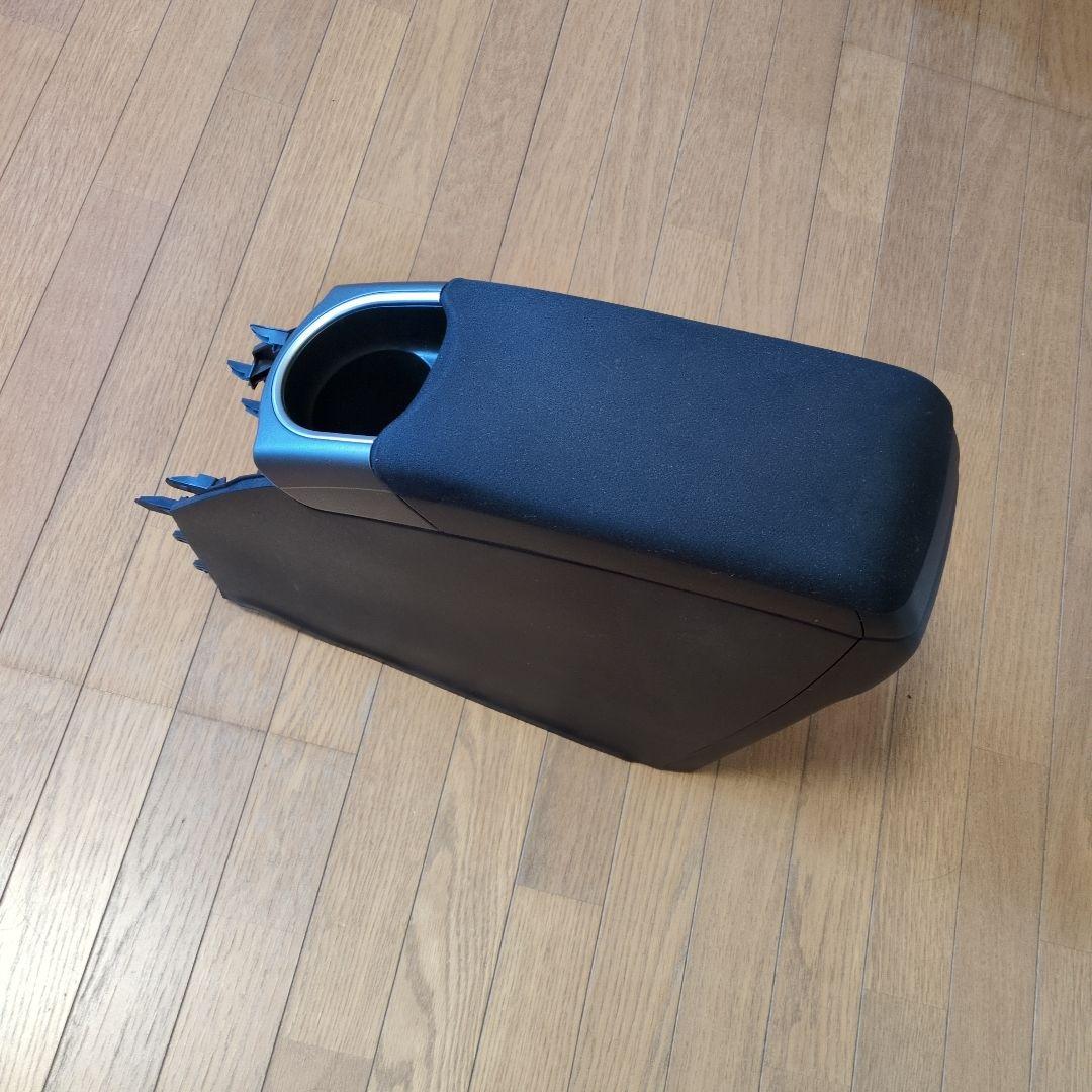 30プリウス後期コンソールボック中古