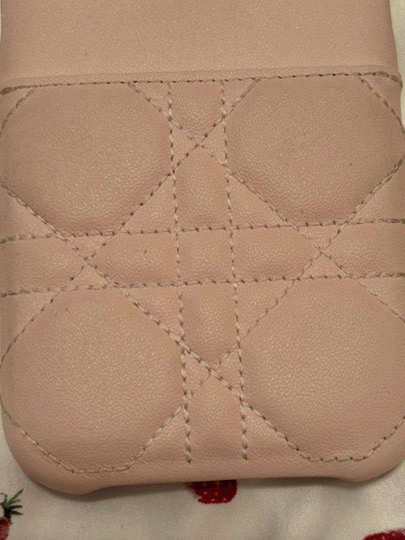 Dior ピンクレザー iPhoneケース チャーム付き 15Pro