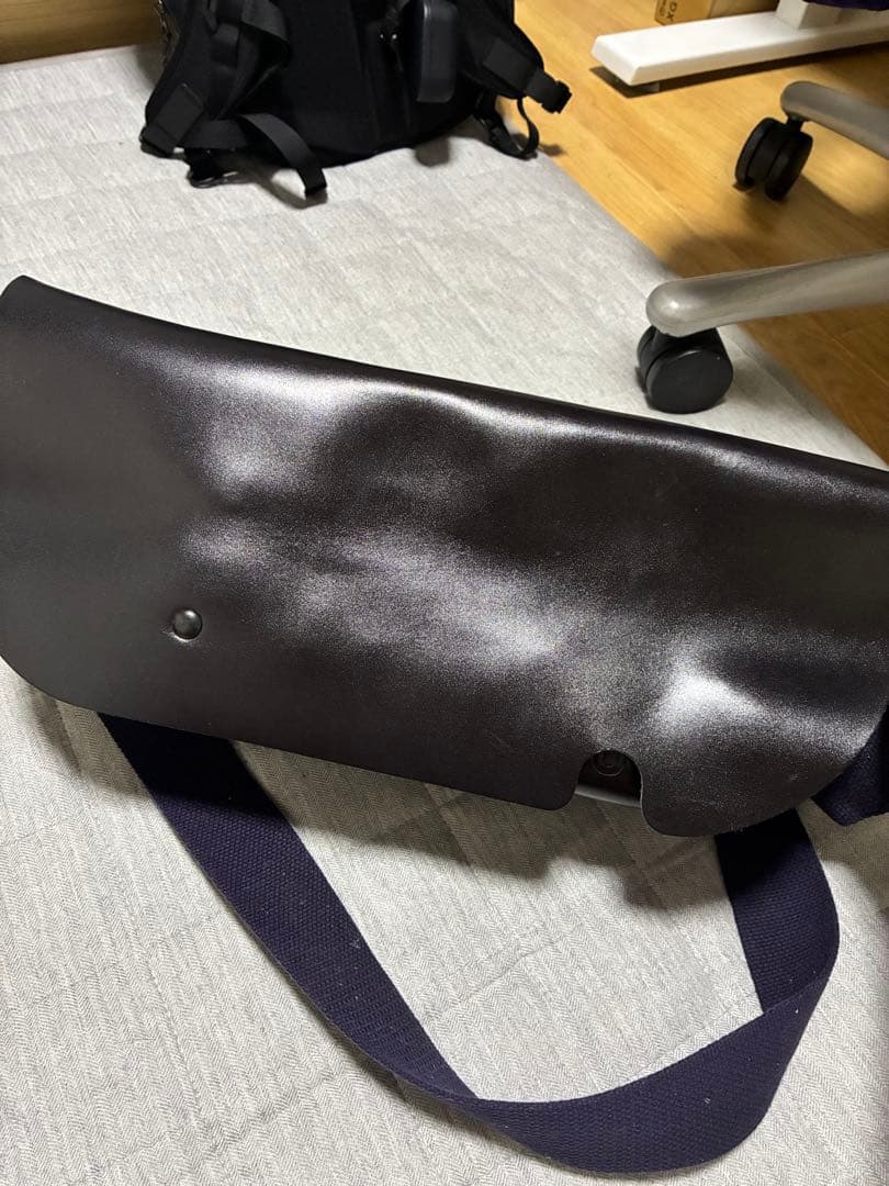 Uni & co. ユニアンドコー レザーメッセンジャーバッグ ブラック