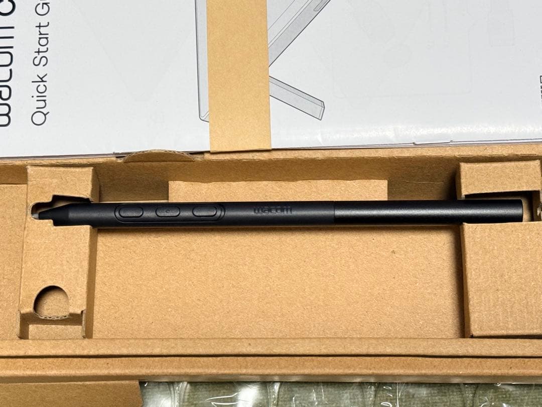 液晶タブレット Wacom Cintic 16 （2025年モデル）