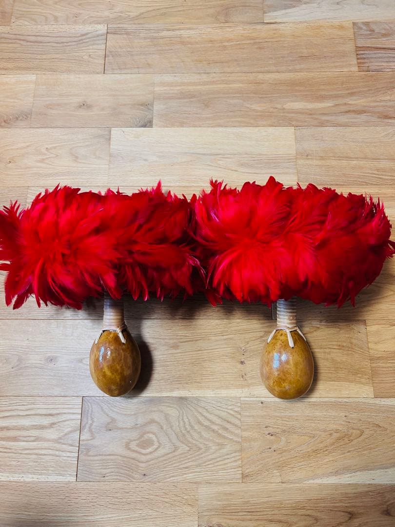 フラダンス レッド ウリウリ マラカス 赤 黄色 羽 一体型