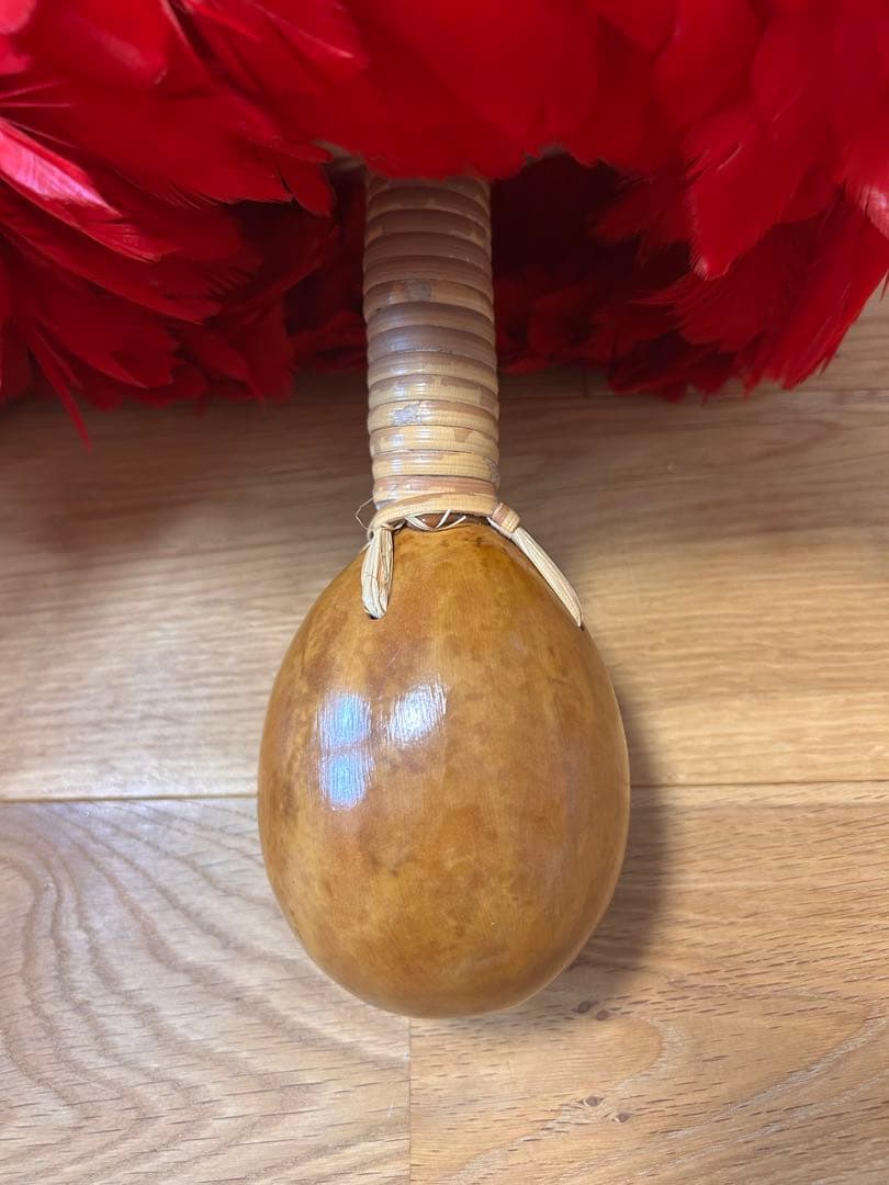 フラダンス レッド ウリウリ マラカス 赤 黄色 羽 一体型