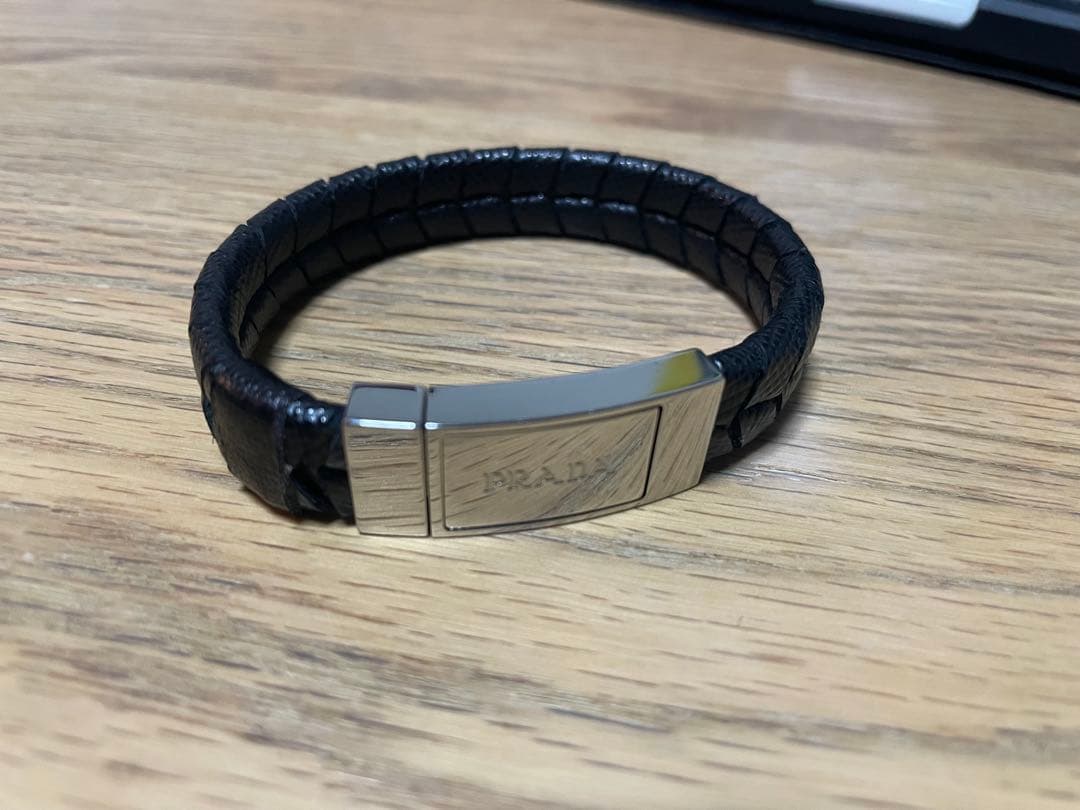 PRADA レザーブレスレット　裁断リメイク