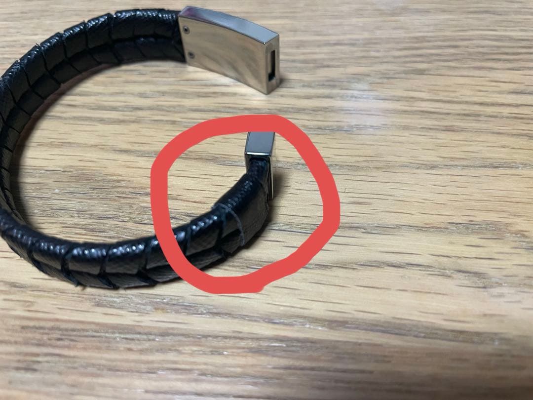 PRADA レザーブレスレット　裁断リメイク