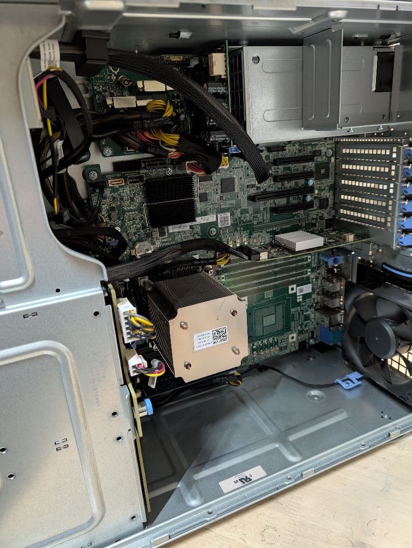 Dell PowerEdge T320 ワークステーション