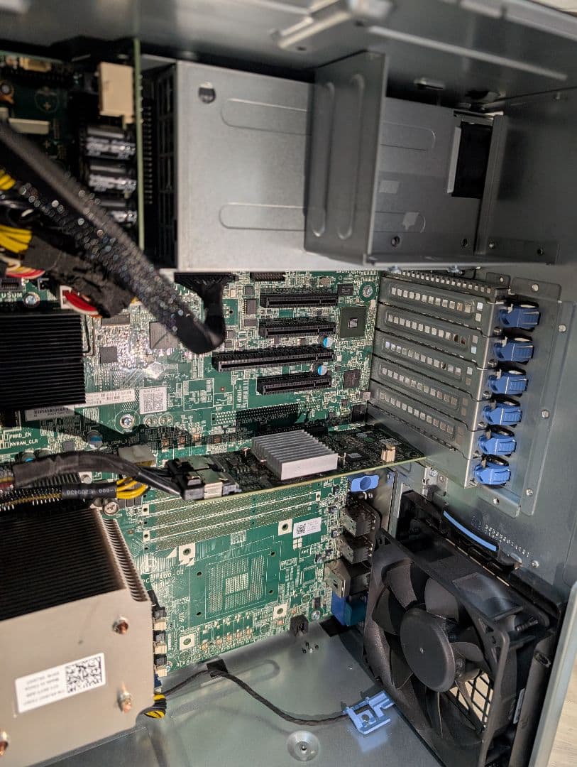 Dell PowerEdge T320 ワークステーション