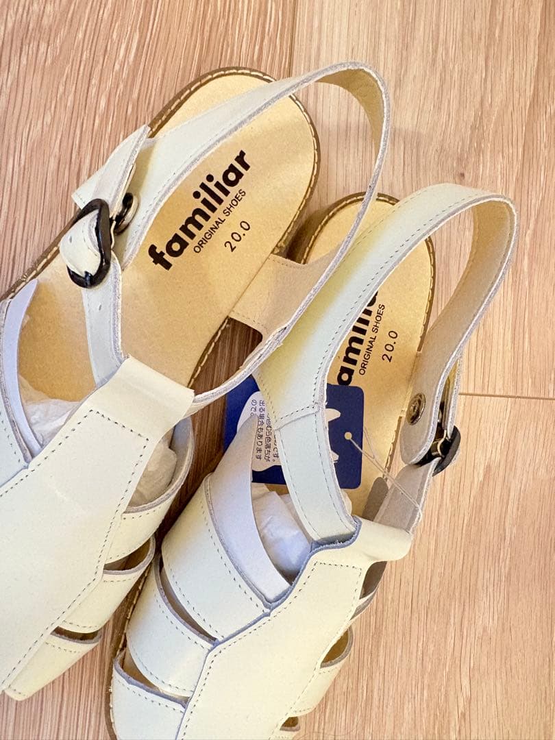 新品未使用　familiar ホワイト サンダル 20.0
