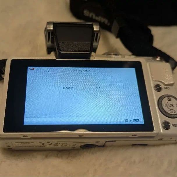 Olympus ミラーレス一眼 ホワイト　PEN Lite E-PL6