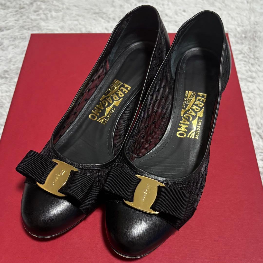 【美品】Salvatore Ferragamo Vara パンプス レース