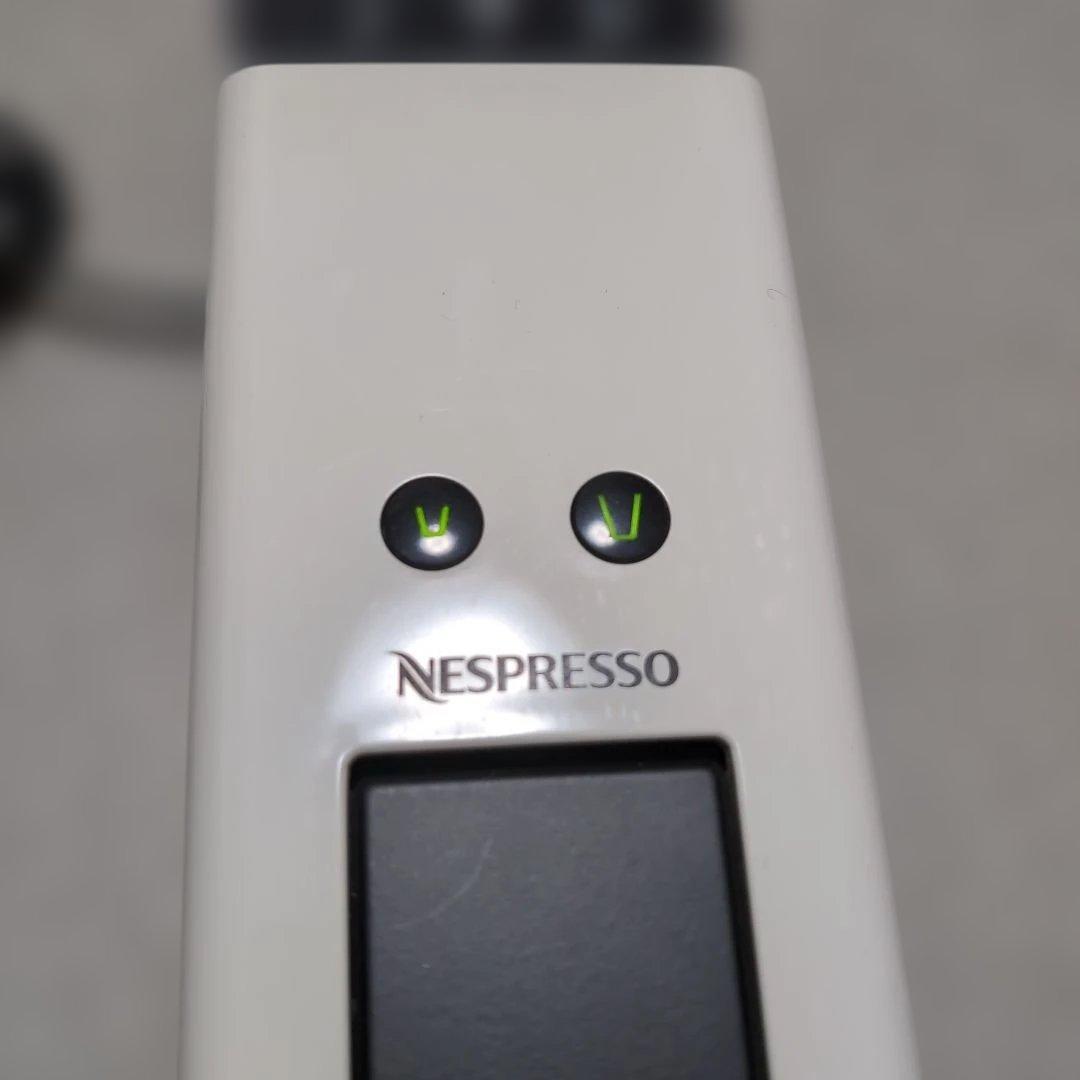 【極美品✨️】ネスプレッソ エッセンサミニ　C30-WH-W コーヒーメーカー