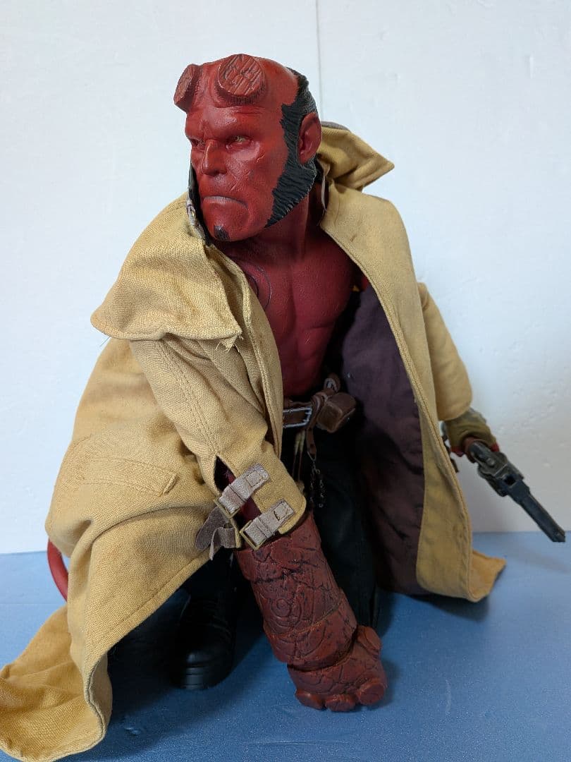 Hellboy フィギュア コート付き