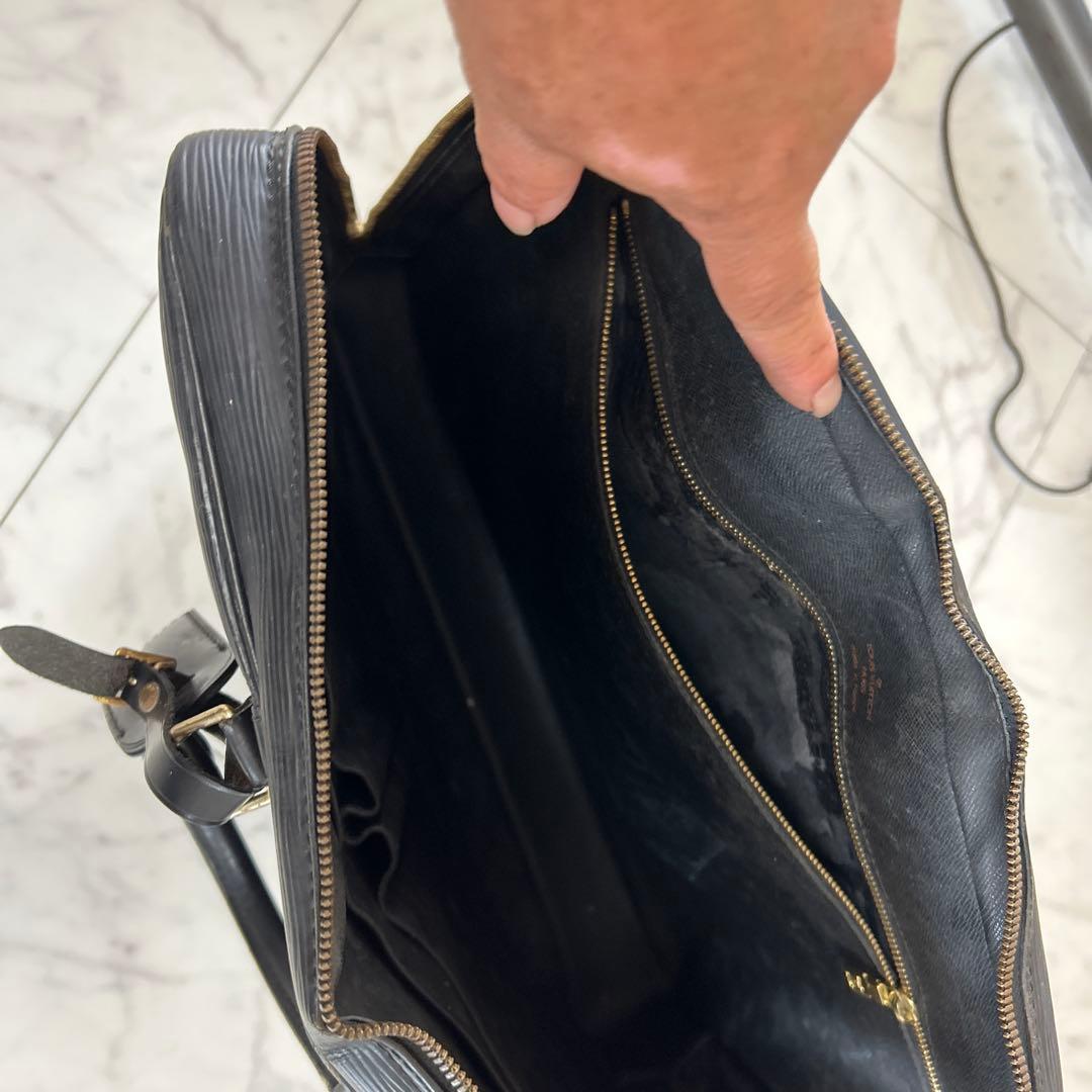 Louis Vuitton エピレザー ビジネスバッグ ブラック