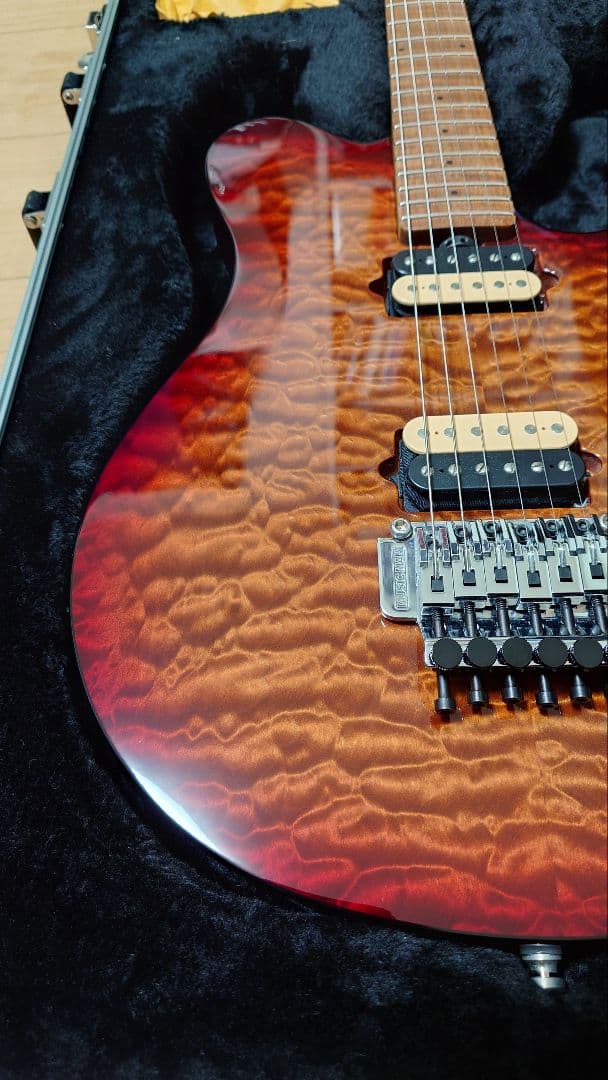ギター MusicMan Axis Roasted Amber Quilt