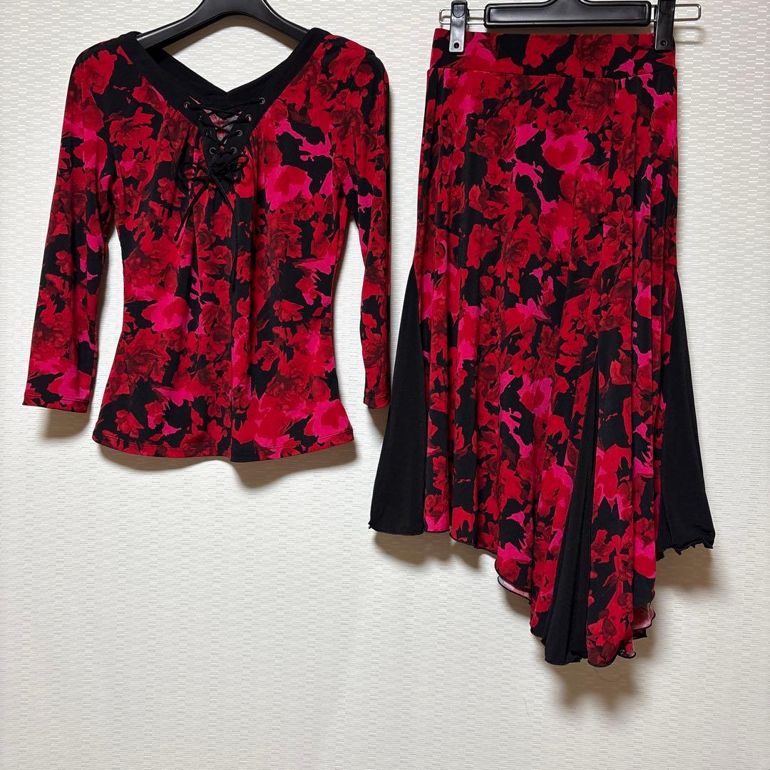 美品　チャコット　鮮やかな赤と黒　社交ダンスウェア上下セット　イヤリング