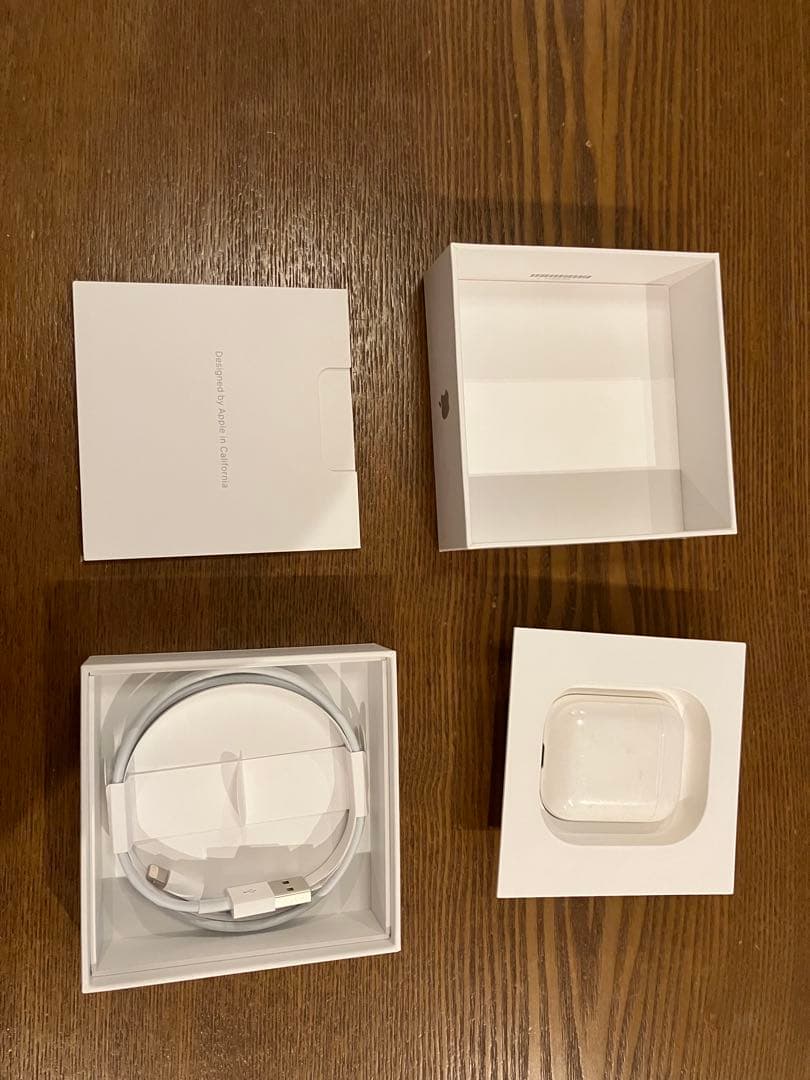 お宝　初代AirPods本体 ホワイト 充電ケース付き　箱未使用品