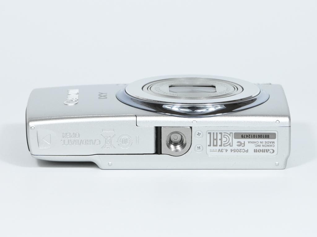 【超美品】 キヤノン　Canon IXY 140 シルバー