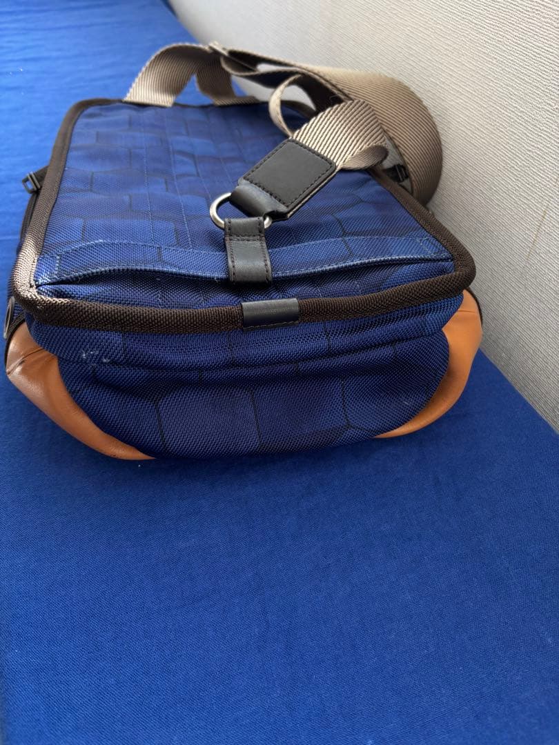 TUMI ボディバッグ ネイビー ブルー