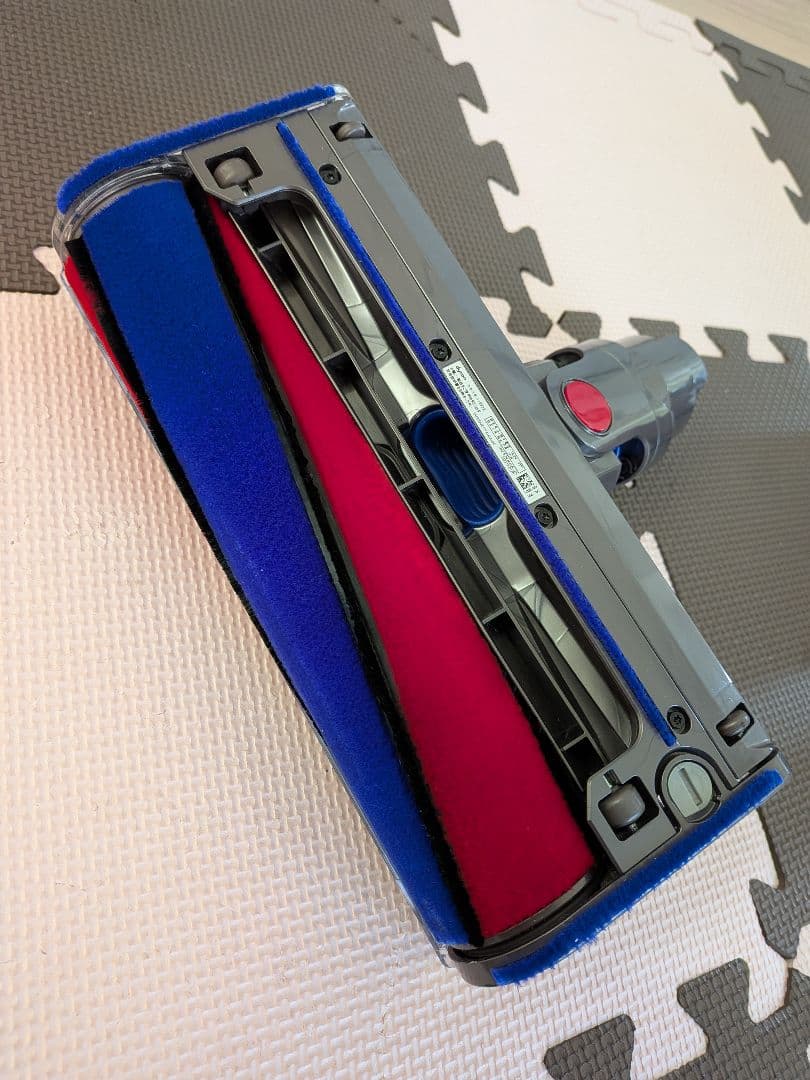 Dyson V6 コードレス掃除機　アタッチメント付