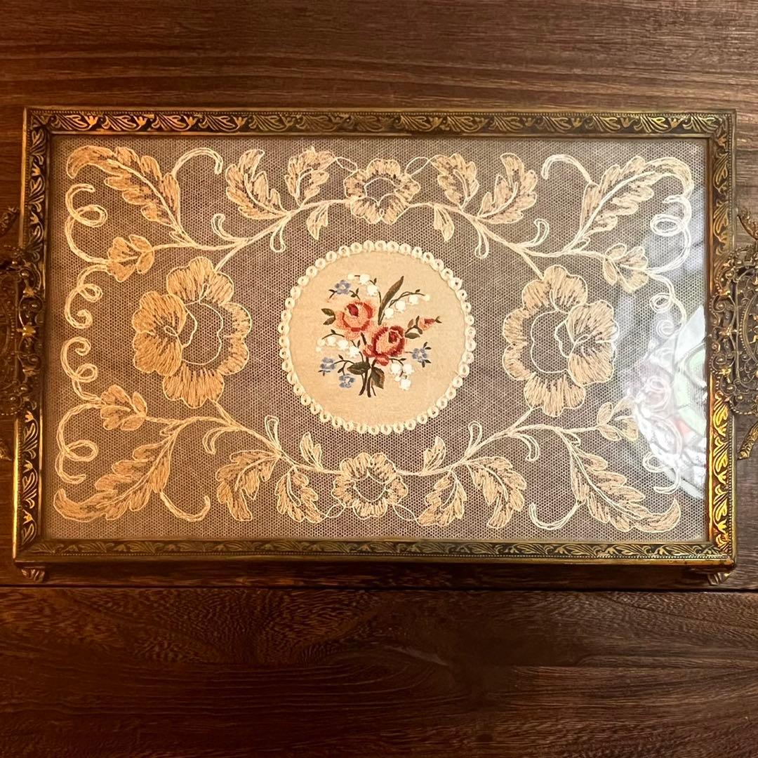 アンティーク　ドレッシングトレイ　刺繍トレイ　アクセサリートレイ　レース
