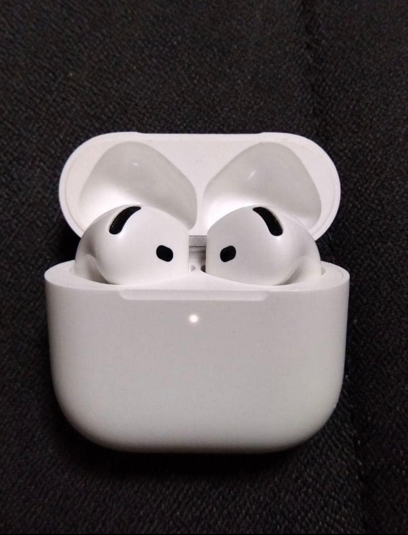 AirPods4 本体 ホワイト 充電ケース付き