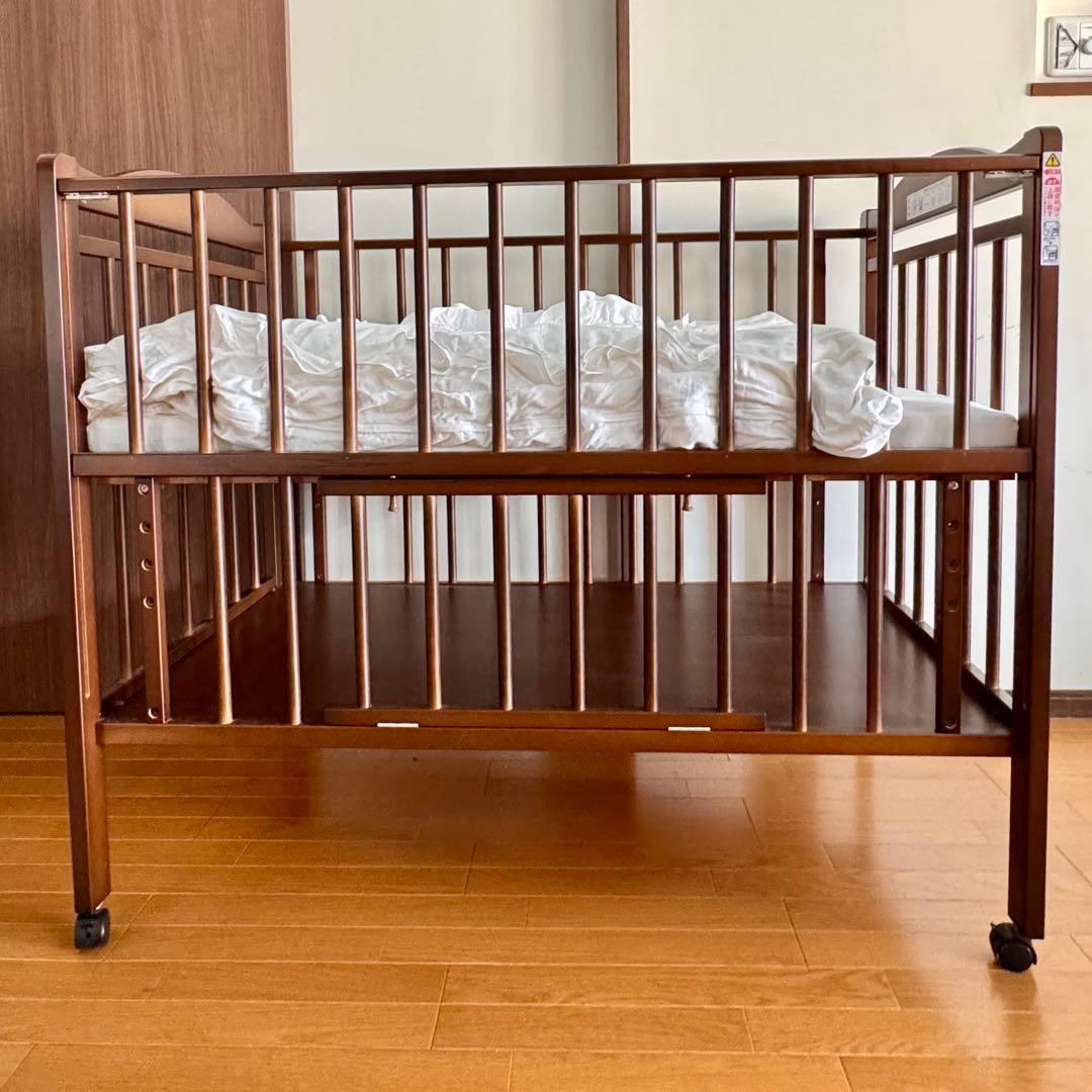 専用　自家用車でお届け　木製ベビーベッド 西川　 羽毛布団付　澤田工業