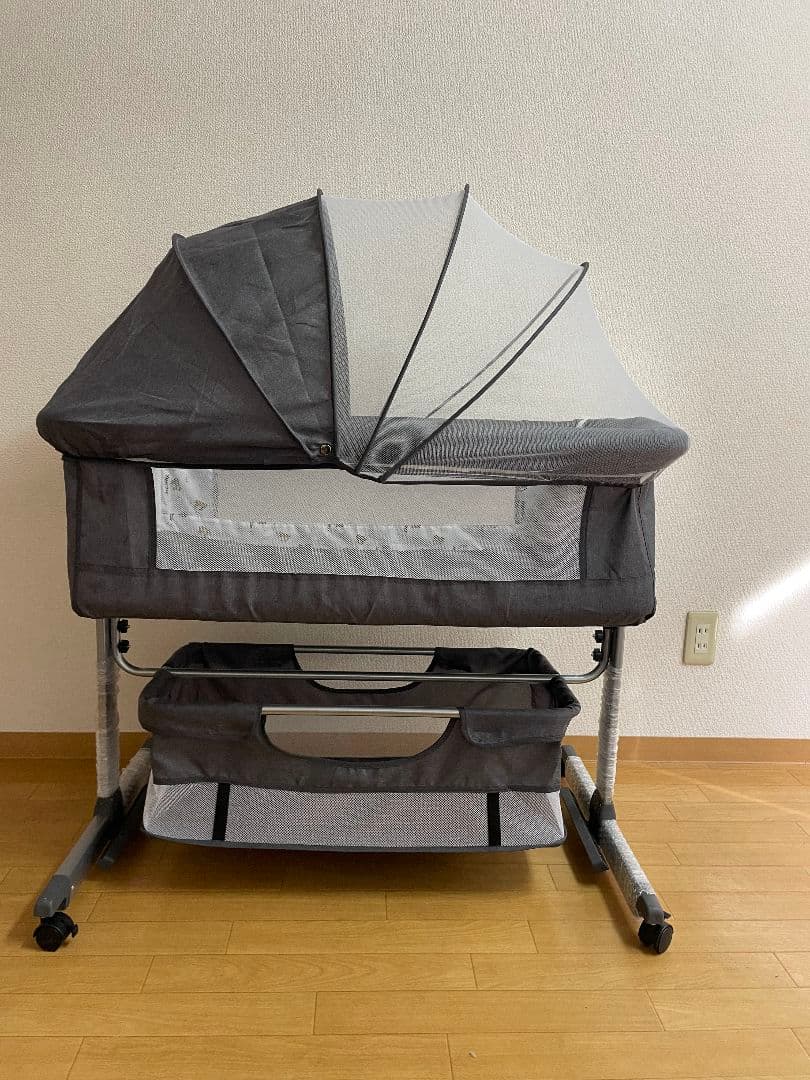 zoobly ベビーベッド　新生児から24ヶ月まで　柵が外せるタイプ