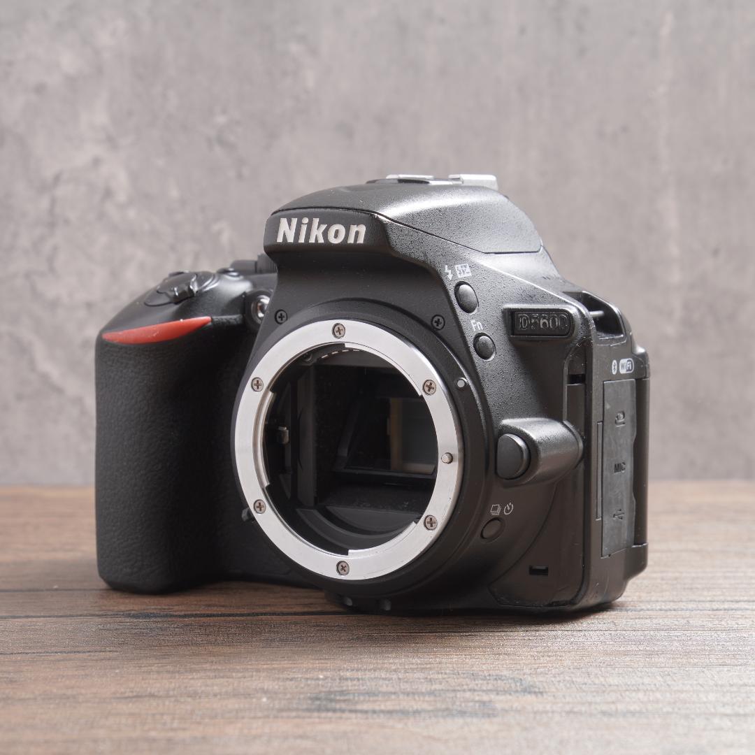 ✨まだまだ使える✨Wi-Fi✨自撮り✨初心者に✨Nikon D5600　972