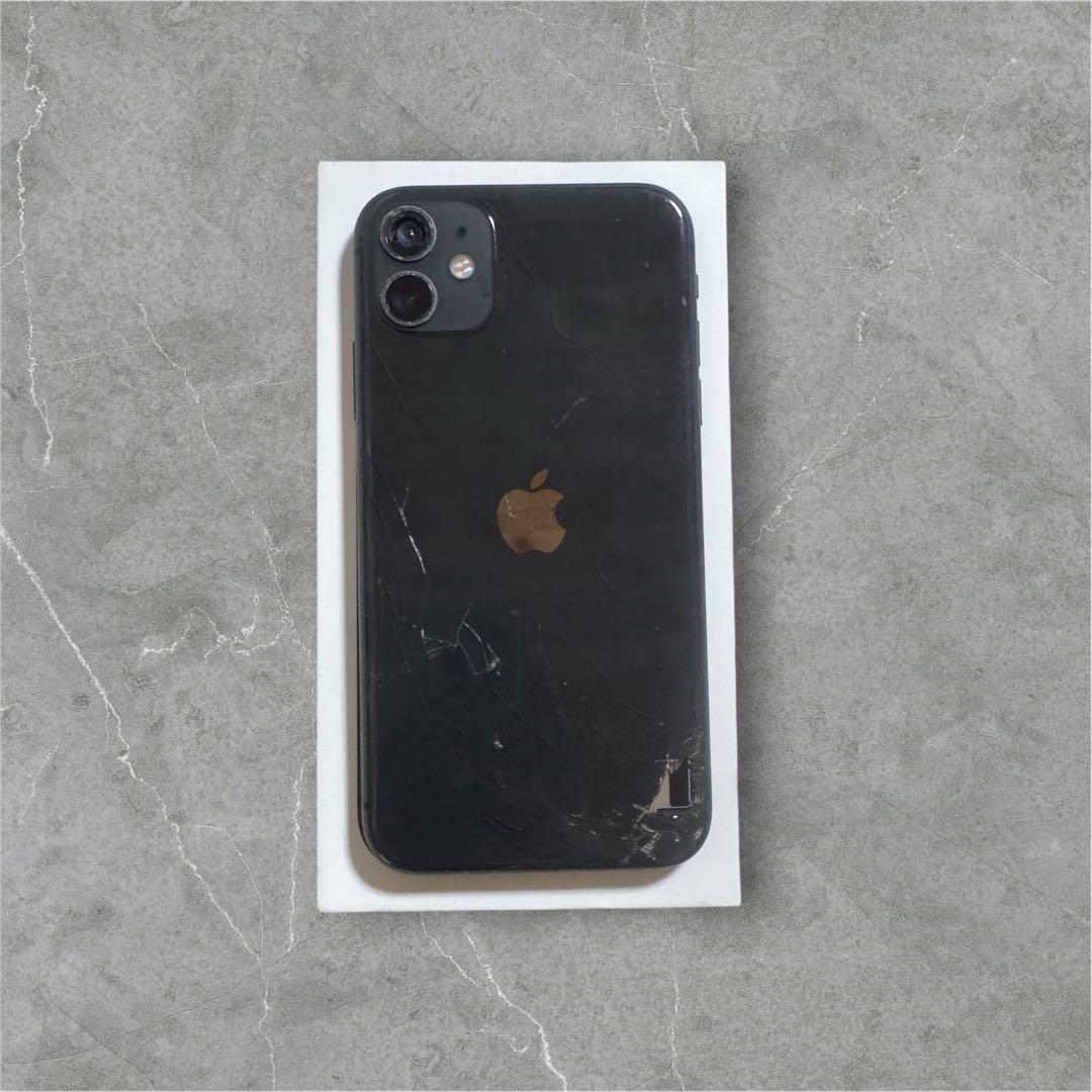 Apple iPhone 11 ブラック 本体　 64GB SIMカード抜き